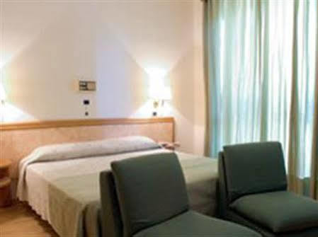 Hotel Santa Chiara Chianciano Terme Buitenkant foto