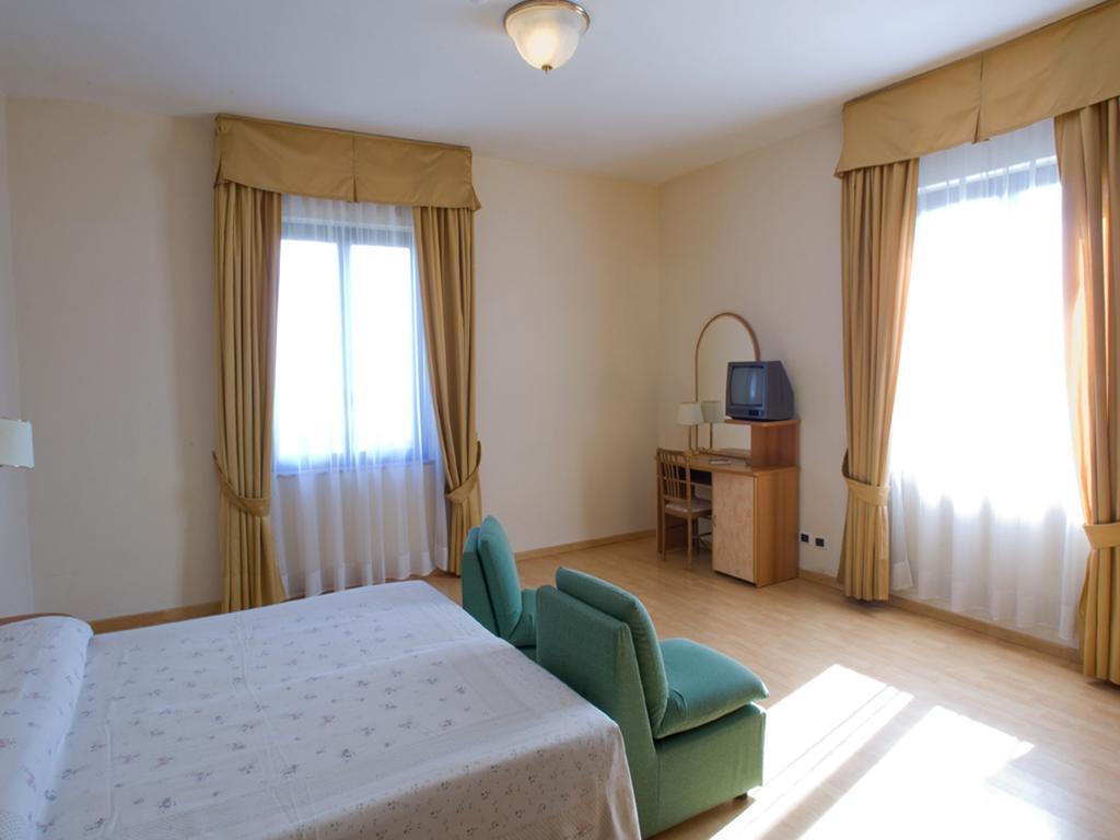 Hotel Santa Chiara Chianciano Terme Kamer foto