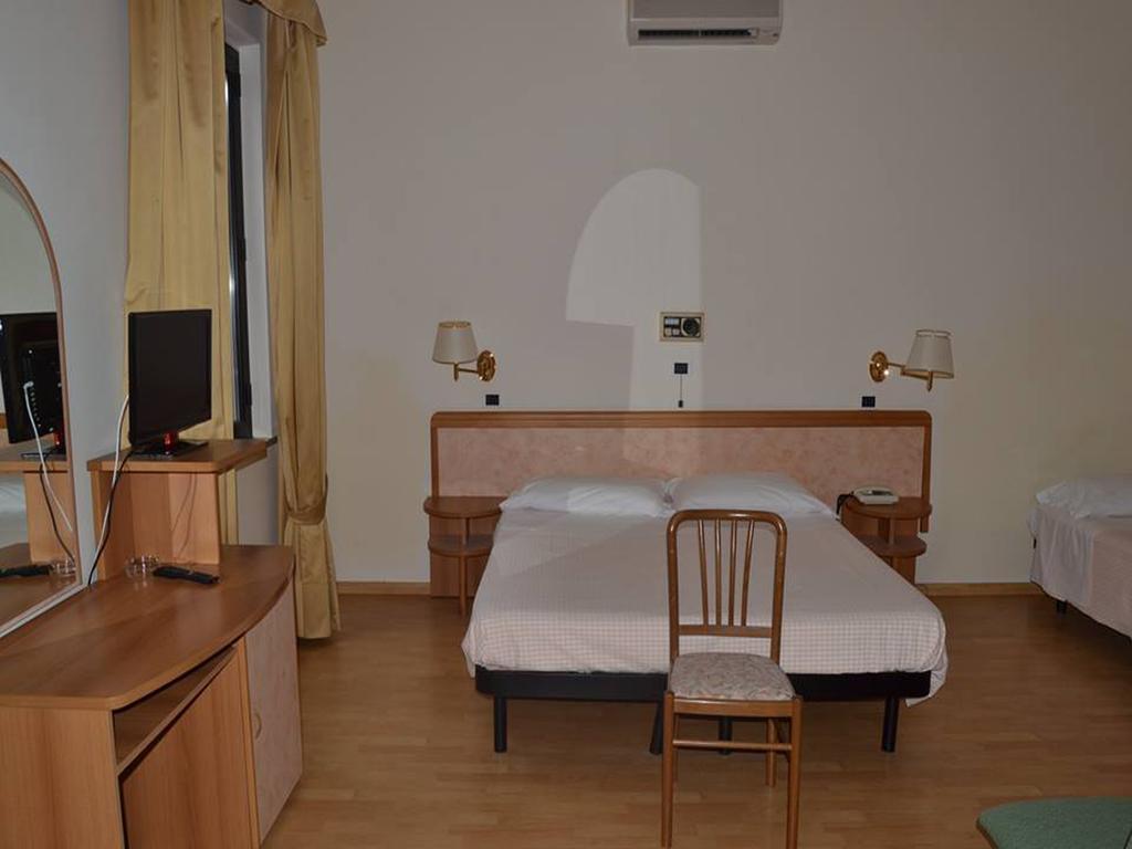 Hotel Santa Chiara Chianciano Terme Kamer foto