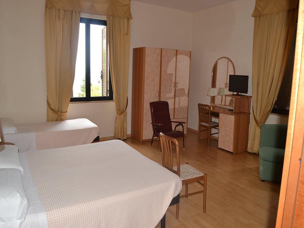 Hotel Santa Chiara Chianciano Terme Kamer foto